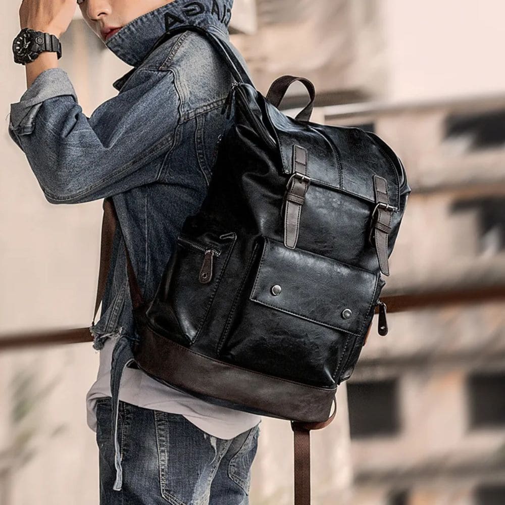 Mochila Masculina de Couro Plutônico Zigg